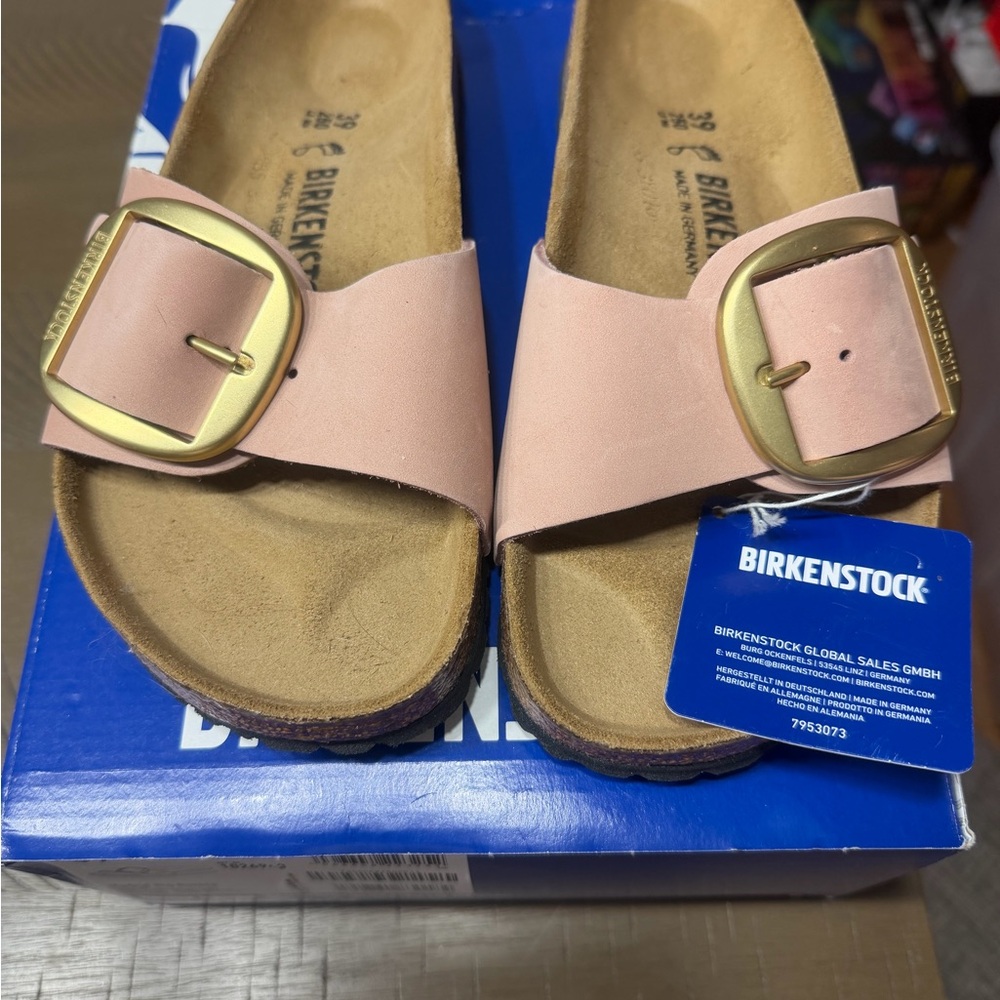 Birkenstock Blush Sandals with Gold Buckle - Picture 4 of 7